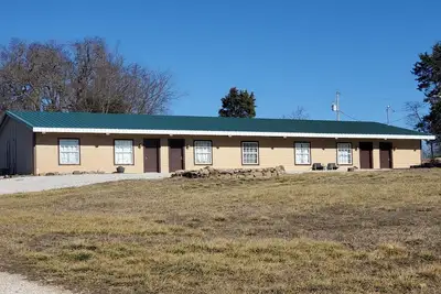 Image de Sassafras Inn/Unit C --- Close to Marina & Boat Launch; 30 min to Eureka Springs