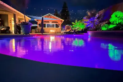 Image de Gorgeous backyard oasis with all of the comforts of home, the W has it all!