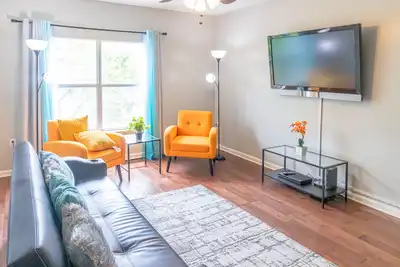 Image de Convenient, Vibrant Downtown Condo full of amenities near Beale St.