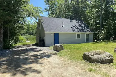 Image de Waterfront Getaway w/ Private Sandy Beach