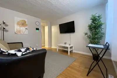 Image de 2 Bedroom south end house with free parking and wifi