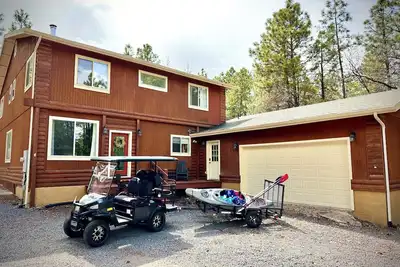 Image de Swiss-Style Cabin with Hot Tub and Golf Cart. 7 bedrooms - Sleeps 27!