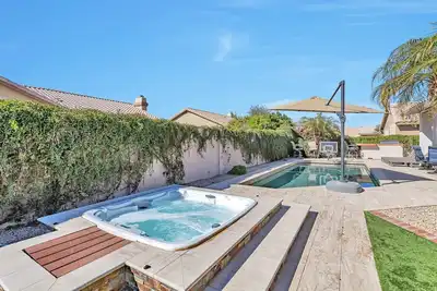Image de Great for Entertaining! Sparkling Pool & Spa, Bbq, Wifi, Near Dining, Shopping + Major Sports Venues