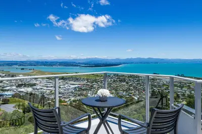 Image de Stunning hill-top location, Sea Views and Spa Pool