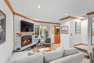 Image de Multi-Level Townhome in the Heart of Aspen! Fp, Wd, Pool & Hot Tub, Parking, 7 beds, 2nd Living Room