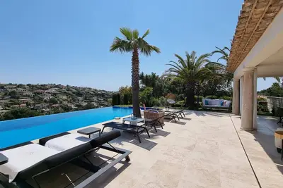 Image de Villa 83Impas, luxueuse, piscine chauffable, dans domaine golfique, plages, Sainte Maxime