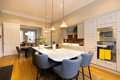 Image de Luxurious NewTown Georgian home