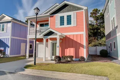 Image de Tangerine Dream at Devonshire Place, Beautiful expansive property close to the beach + great amenities
