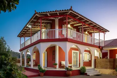 Image de Three Bedroom House ( Diogenis House)