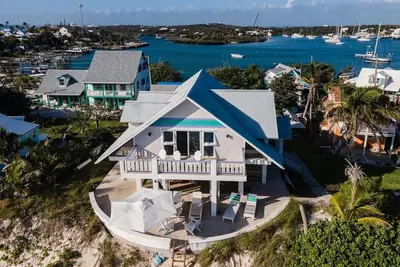 Image de Family sized, beach-front house in the heart of Hope Town settlement
