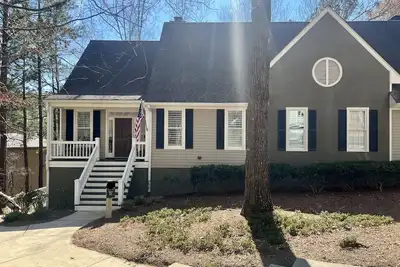 Image de Newly Renovated, Beautifully Decorated, Lake Front in Reynolds