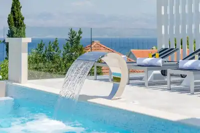 Image de Outstanding Elegant Villa with Amazing Panoramic Sea Views
