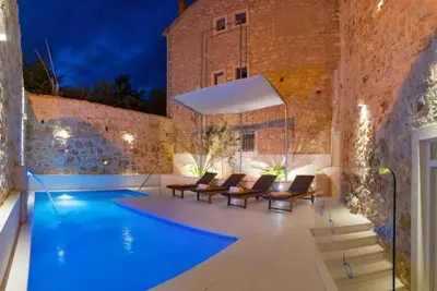 Image de Charming Rock Villa with Pool and Jacuzzi