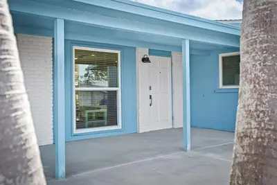 Image de Relaxing pool home on the water near downtown overlooking the Manatee River