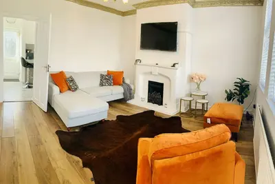 Image de Stunning 3 bed house *contractors dream*