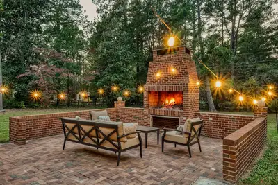 Image de Tranquil Retreat w/ Hot Tub, Large Patio, 2 living rooms