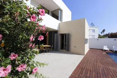 Image de Fuente de Gallo - moderne maison à seulement quelques minutes à pied de la plage avec piscine
