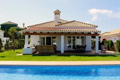 Image de Roche - moderne villa avec piscine privée très près de la magnifique plage de Roche