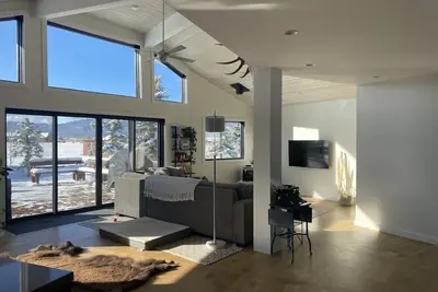 Image de Bright Mountain Modern Escape in the Tetons