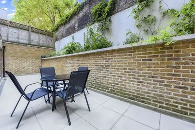 Image de Spacious apartment with private patio