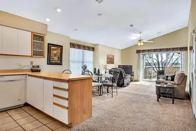 Image de Lux 2br Condo w/Jacuzzi, fast Wifi, Clubhouse, Gym