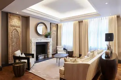 Image de 3-Bedroom Jaw-Dropping Luxury with Patio in Kensington