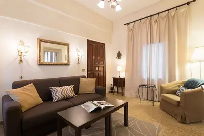 Image de Perfect Florence Location-Upscale Historic-Ac-2 Bathrooms-Lift-Washer