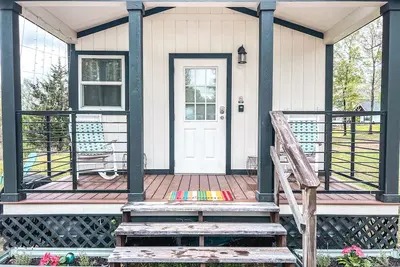 Image de Escape the Hustle and Bustle- Close to town but outside of City Limits.