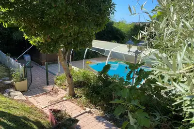 Image de Limite Biarritz Rez de Jardin d’une maison agréable ( impasse) piscine chauffée