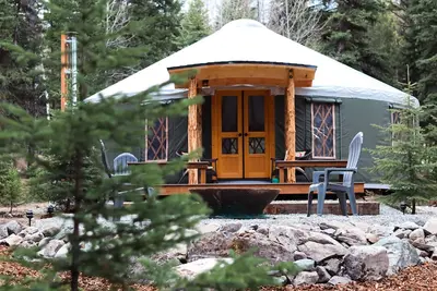 Image de Gorgeous Yurt in Mountains Near Glacier National Park