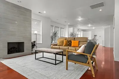 Image de Relax and peaceful 4 Bd house with fireplace