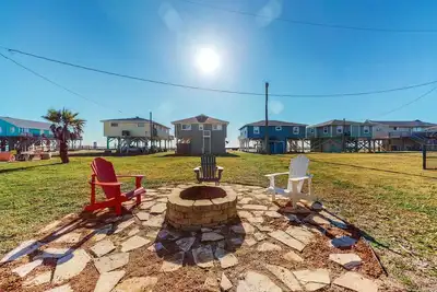 Image de Gulf-view home with huge deck, new kitchen, washer/dryer, Ac - snowbirds okay