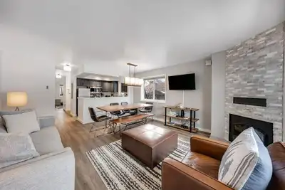 Image de Comfortable condo with fireplace & washer/dryer - close to slopes