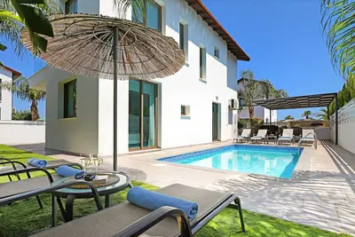 Image de Villa Levandini - Brand new villa walking to Trinity Beach