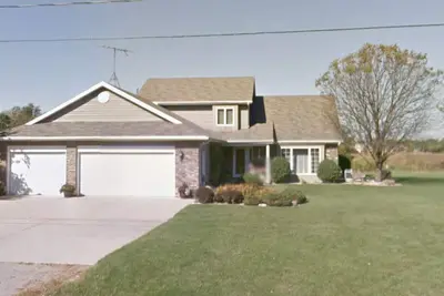 Image de Spacious house with a beautiful backyard 5 min. from Eaa.