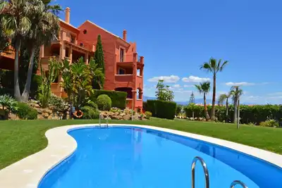 Image de 3 Bed 3 Bath Duplex Apt, Pool, Beach 5 Min Walk