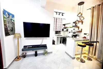 Image de Modern Luxury Home located 5 minutes away from the Beach