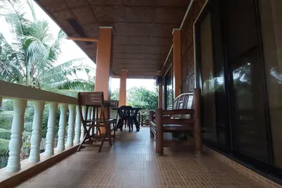 Image de A perfect hideaway with modernity yet peace and tranquility surrounds
