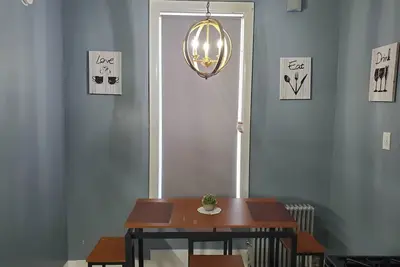 Image de 25 Minutes to downtown Manhattan and 2 minutes walk to train station