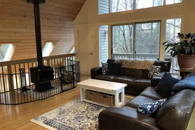 Image de Wooded retreat minutes from Downtown Annapolis!