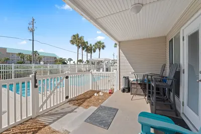 Overlooks Community Pool ~ Near Beach ~ Bunks