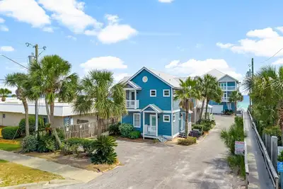 Gulf View ~ Beach Setup Included ~ Crystal Beach