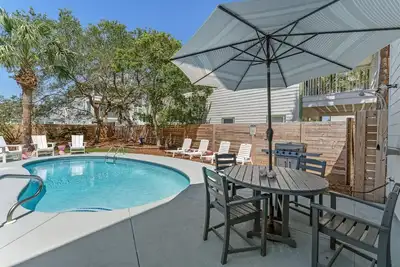 Private Pool ~ Balcony ~ Pet Friendly ~ Ev Charger