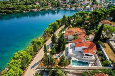 Image de Lavish Villa With Large Garden And Magnificent Sea View