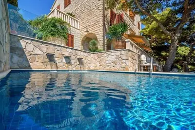 Image de Unbelievable Beachfront Villa With Mediterranean Plants And Pool
