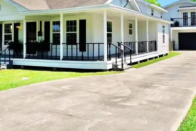 Image de 6 BRs Spacious Charming House, Great Neighborhood