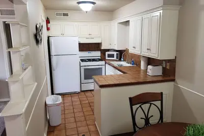 Image de Economy near Baptist Hospital, 2 Bedroom Condo #202