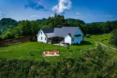 Image de Brackens View Retreat | Modern Mountain Farmhouse on 2. 5 Acres