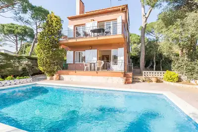 Image de 1benet Est - Maison divisée en 3 appartements entièrement indépendants avec piscine partagée, à seulement 1 km de la plage de Calella de Palafrugell