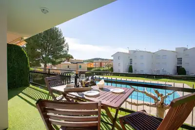 Image de 1cb T4 -Appartement entièrement rénové dans un quartier très calme avec jardin et piscine communautaires près de la plage de Calella de Palafrugell